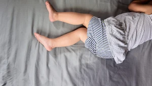 Moczenie nocne. Dlaczego dzieci oddają mocz przez sen?