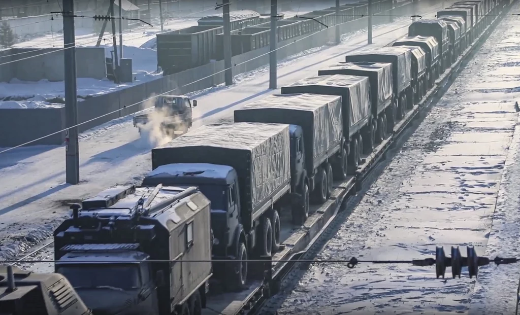 Na zdjęciu jeden z rosyjskich transportów wojskowych zmierzających na Białoruś Na zdjęciu jeden z rosyjskich transportów wojskowych zmierzających na Białoruś