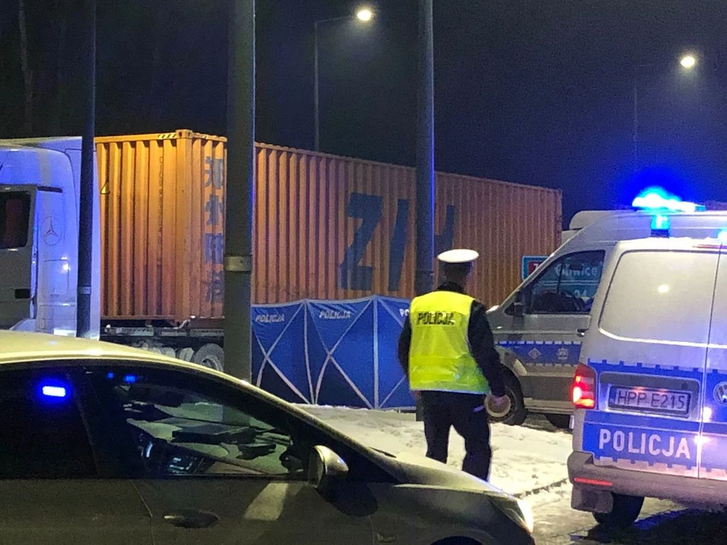 Kierowca tira zasłabł podczas jazdy. Nie żyje Kierowca tira zasłabł podczas jazdy. Nie żyje
