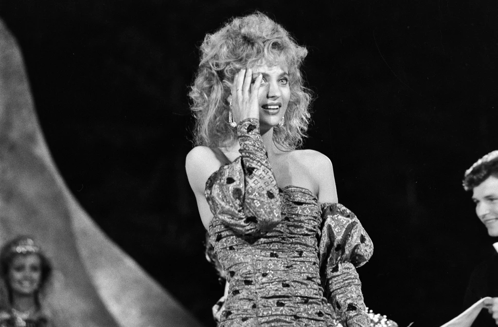 Aneta Kręglicka to Miss Polonia i Miss Świata 1989  Aneta Kręglicka to Miss Polonia i Miss Świata 1989