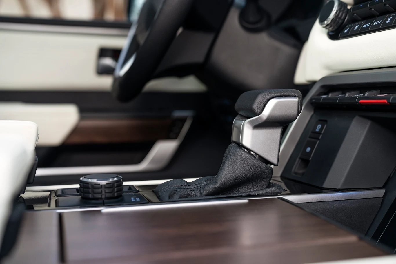 Toyota Sequoia 2023 - największy SUV z amerykańskiej gamy