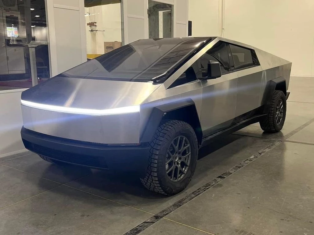 Tesla Cybertruck w nowej wersji