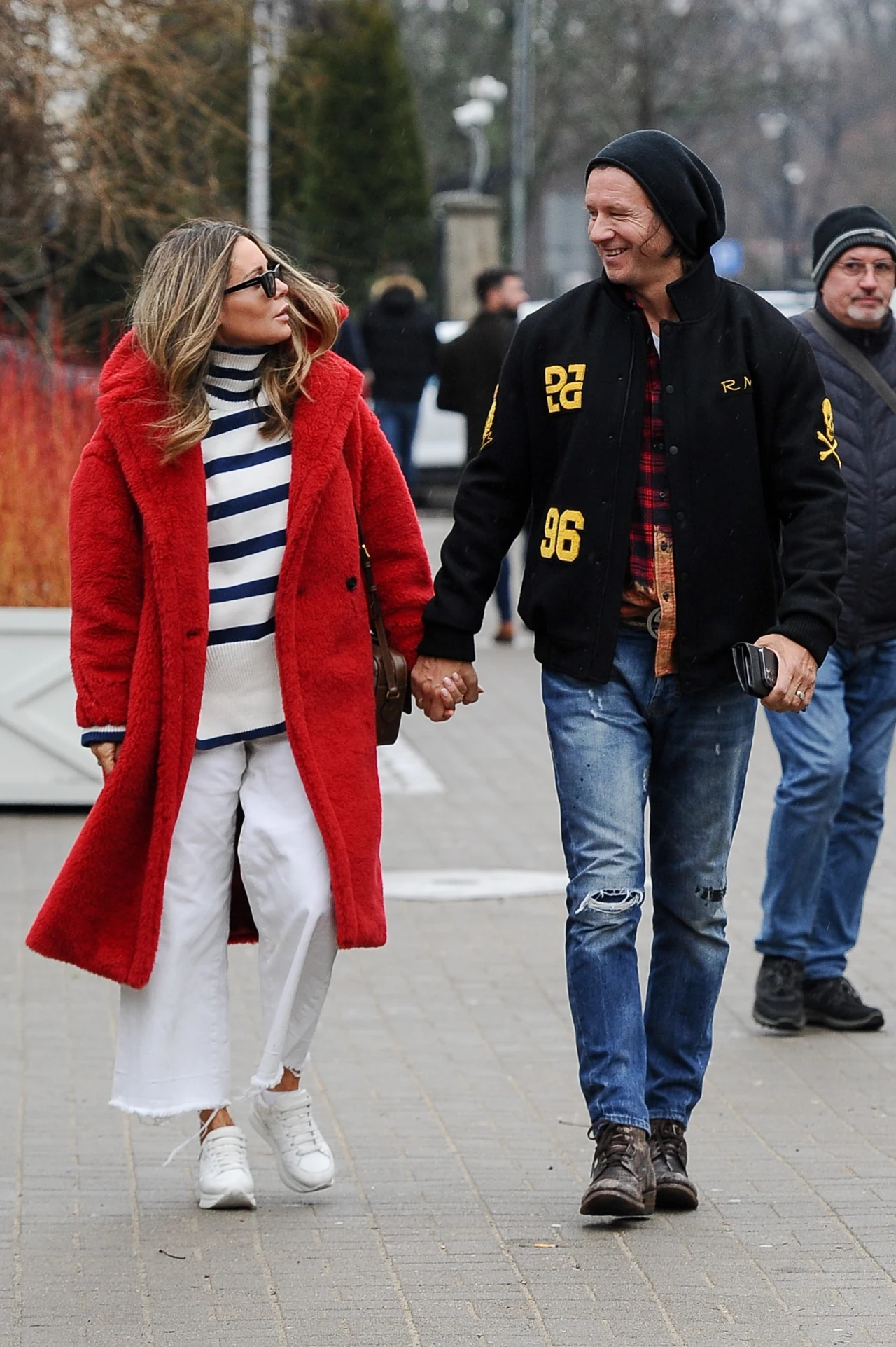 Lata lecą, ale Radosław Majdan wciąż jest oczarowany urodą swojej ukochanej. Widać, że łączy ich silne uczucie Lata lecą, ale Radosław Majdan wciąż jest oczarowany urodą swojej ukochanej. Widać, że łączy ich silne uczucie