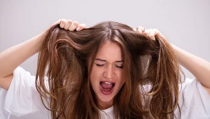 Wyrywanie włosów i następne ich zjadanie powoduje powstawanie w żołądku kul włosów, których organizm nie jest w stanie strawić