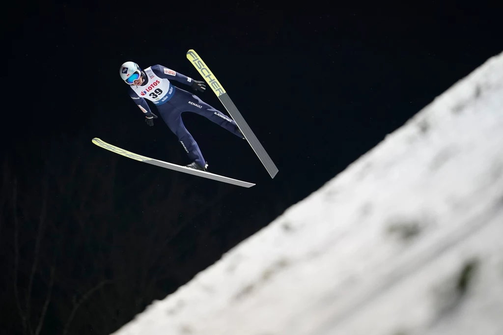 Skoki: Lillehammer. Terminarz i transmisje. Gdzie obejrzeć rywalizację w Raw Air? Na zdjęciu Kamil Stoch Skoki: Lillehammer. Terminarz i transmisje. Gdzie obejrzeć rywalizację w Raw Air? Na zdjęciu Kamil Stoch