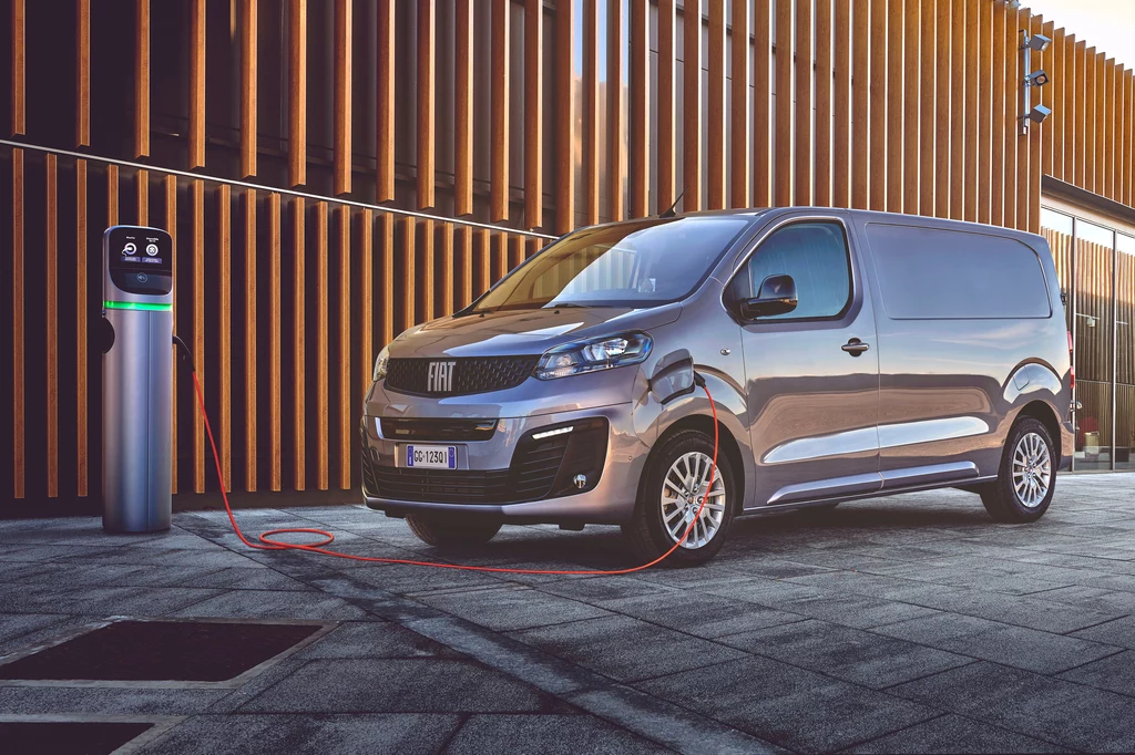 Fiat Scudo dostępny jest ze spalinowymi silnikami oraz w wersjach E-Scudo z elektrycznym napędem