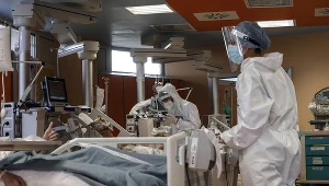 Koronawirus i wpływ na zdrowie. Hospitalizowani bardziej narażeni na śmierć? Jest badanie