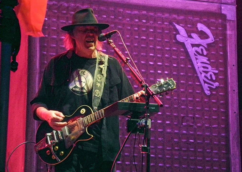 Neil Young - tego artysty na Spotify już nie usłyszymy