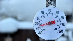 Do odmrożeń dochodzi  z powodu wychłodzenia organizmu, gdy niska temperatura zatrzymuje przepływ krwi