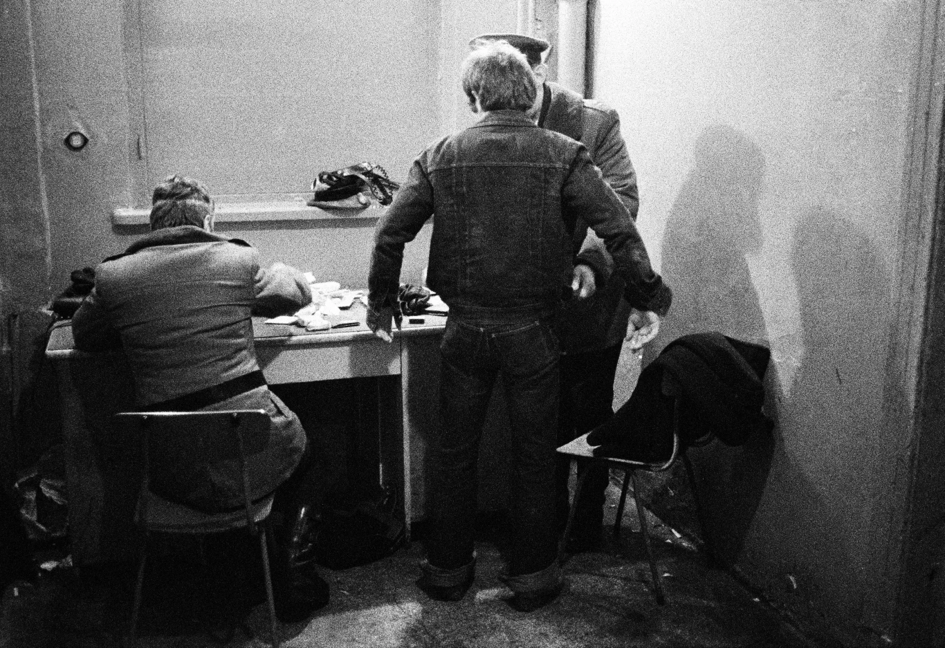 Kontrolować, gromadzić informacje, wzbudzać lęk - to mechanizmy, po które władza sięga od wieków