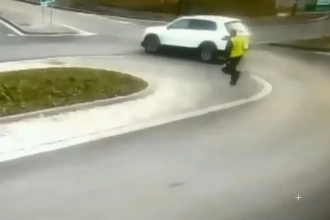 W centrum Gliwic kierowca VW Tiguana potrącił rowerzystę i odjechał z miejsca zdarzenia W centrum Gliwic kierowca VW Tiguana potrącił rowerzystę i odjechał z miejsca zdarzenia