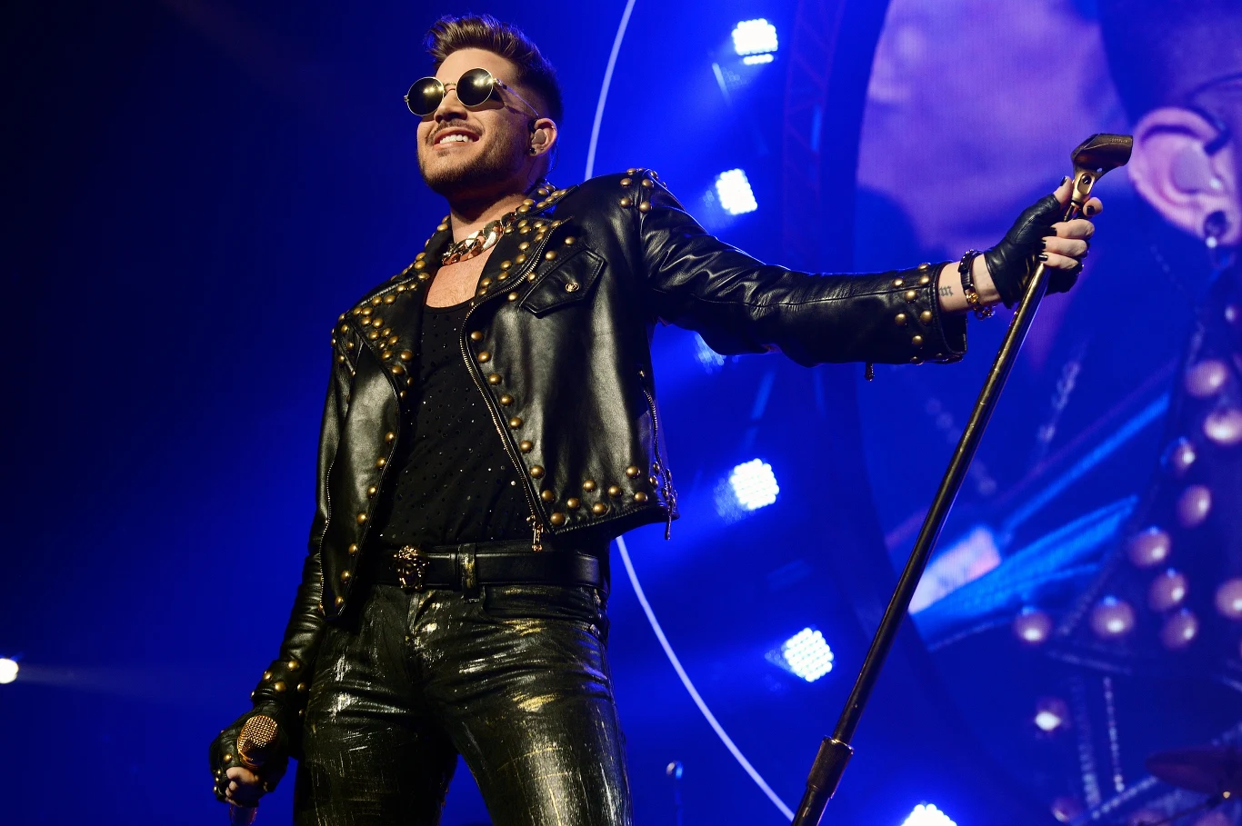 "Wejście w buty" Freddy’ego Mercury i dołączenie do składu Queen było dla niego nie lada wyzwaniem. "To zaszczyt móc śpiewać z Queen. Brian (May - przyp. red.) i Roger (Taylor - przyp. red.) są niesamowitymi muzykami i znakomitymi ludźmi. To naprawdę przyjemne uczucie być częścią tego zespołu, z tak niesamowitą historią, wejść z nimi na scenę, grać i śpiewać razem z nimi" - mówił Interii Adam.