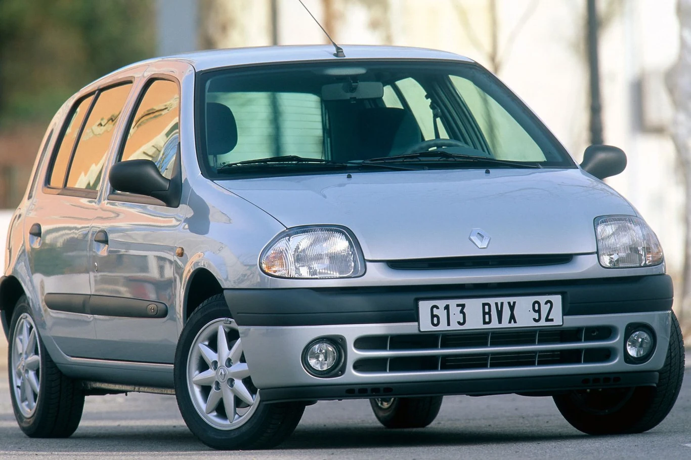 14. RENAULT CLIO - 5963 zezłomowanych 14. RENAULT CLIO - 5963 zezłomowanych