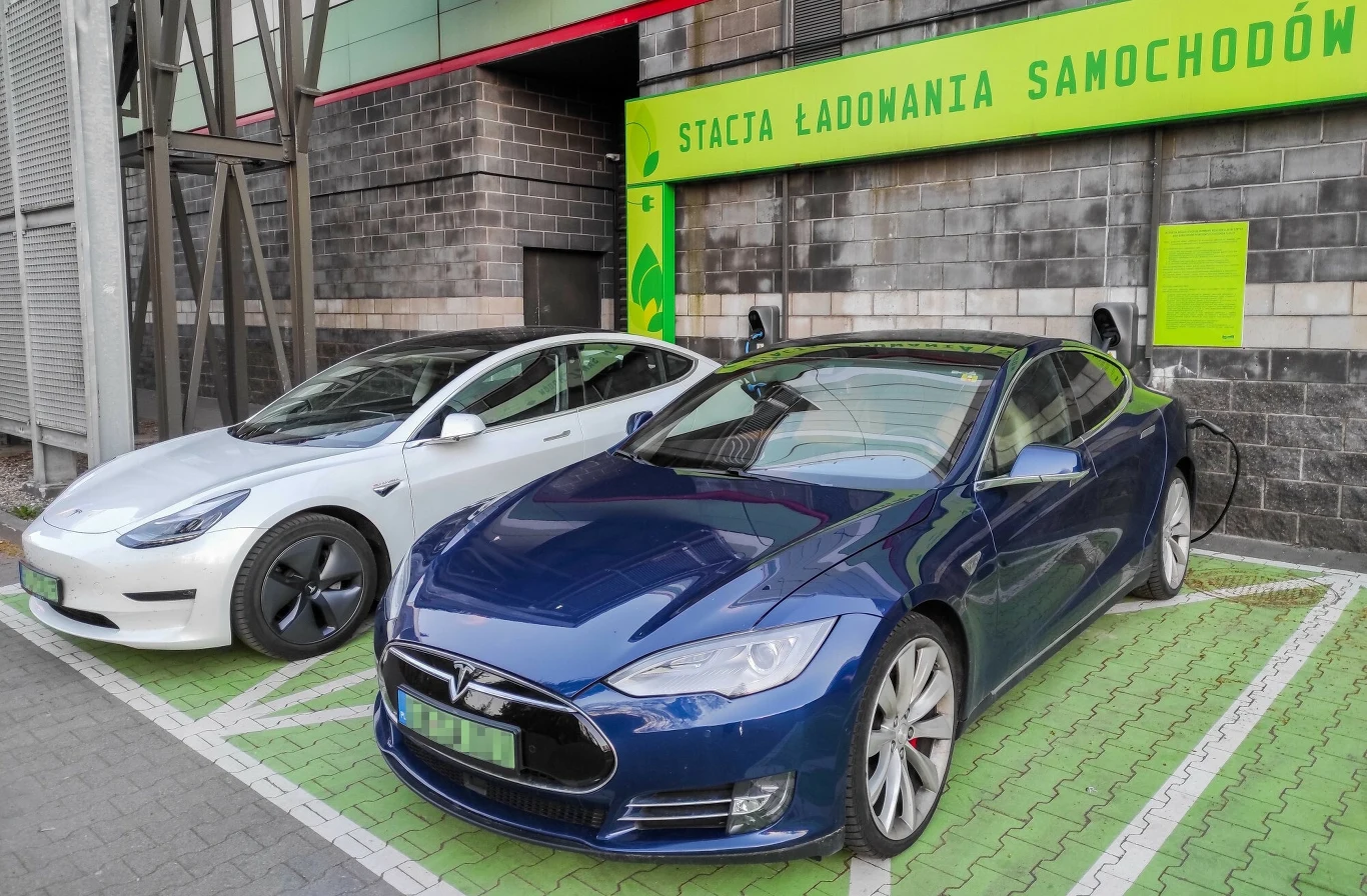 W Polsce ładowanie elektryka z sieci generuje wiecej CO2 niż jazda samochodem spalinowym W Polsce ładowanie elektryka z sieci generuje wiecej CO2 niż jazda samochodem spalinowym