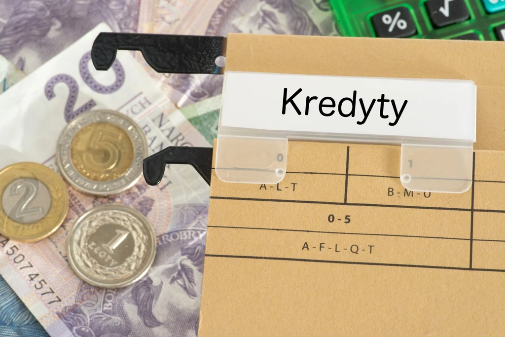 Raty spadły szybciej niż oficjalne stopy NBP, bo WIBOR wyprzedza spodziewane decyzje Rady.