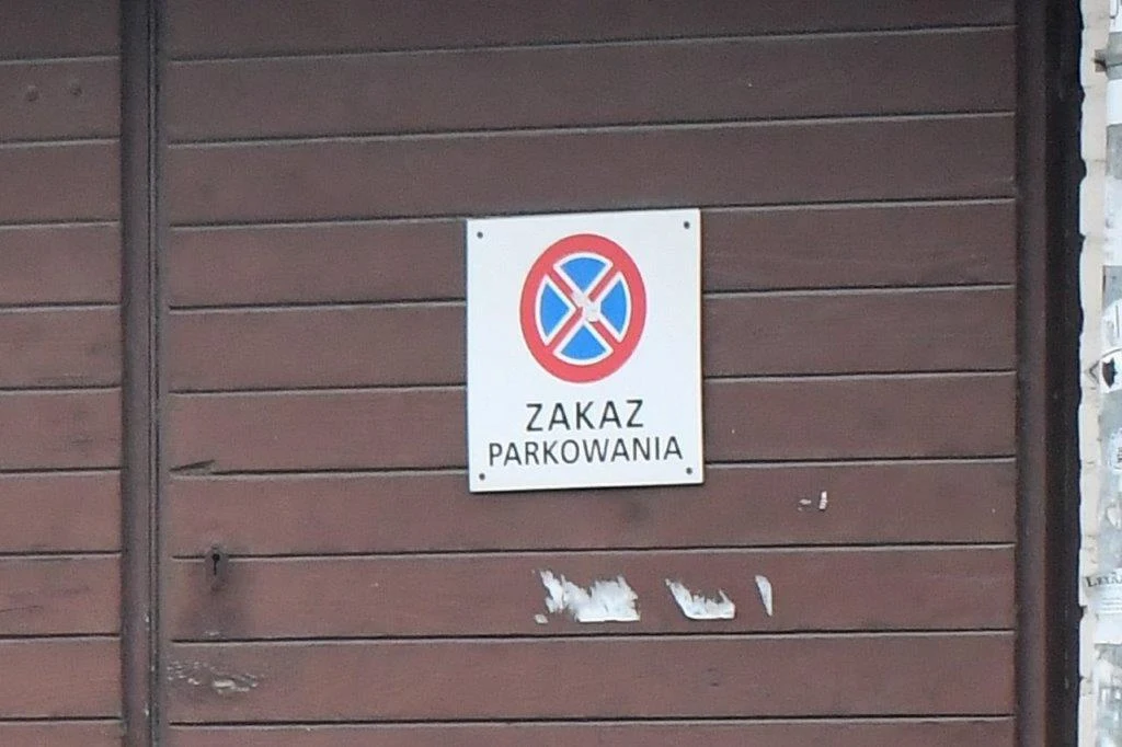 Przetakiewicz parkuje na zakazie Przetakiewicz parkuje na zakazie