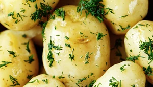 Czym przyprawiać ziemniaki? Zobacz, jak możesz zmienić ich smak