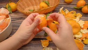 Nie wyrzucaj skórek z mandarynek. Pomogą w sprzątaniu przed świętami