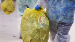Plastik z pandemii zalewa świat. Odpady medyczne to spory problem