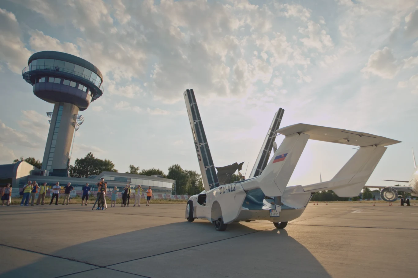 Latający samochód AirCar z silnikiem BMW