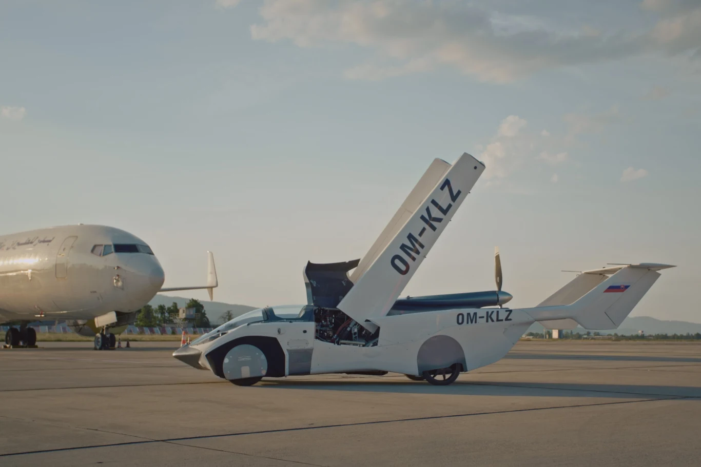 Latający samochód AirCar z silnikiem BMW