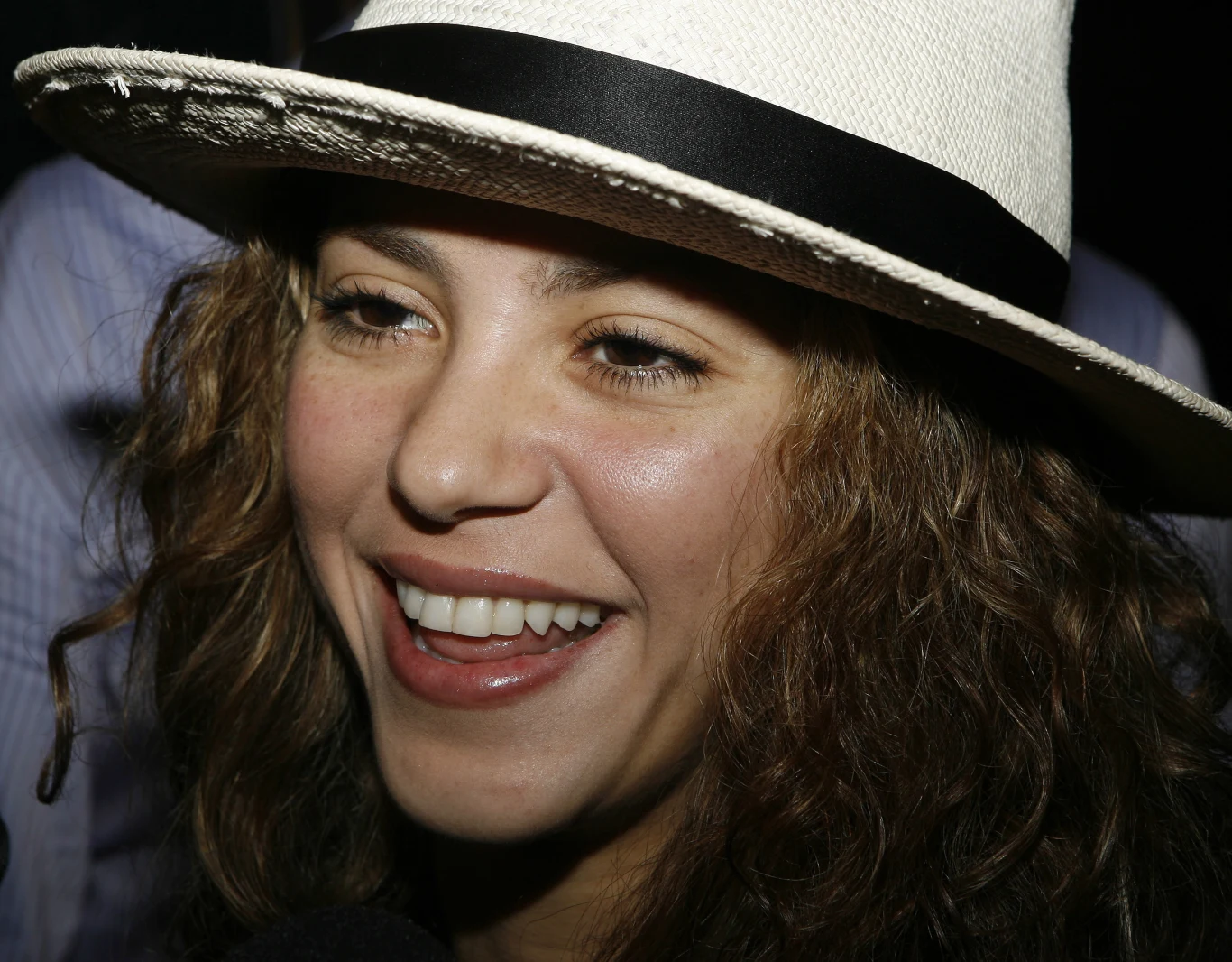 Urodziła się 2 lutego 1977 roku w Kolumbii. Swoją pierwszą piosenkę skomponowała w wieku 8 lat.