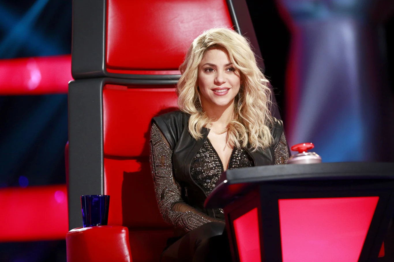 Shakira była jurorką czwartej amerykańskiej edycji programu "The Voice". W programie występowała tylko podczas tej edycji, zastępując Christinę Aguilerę.