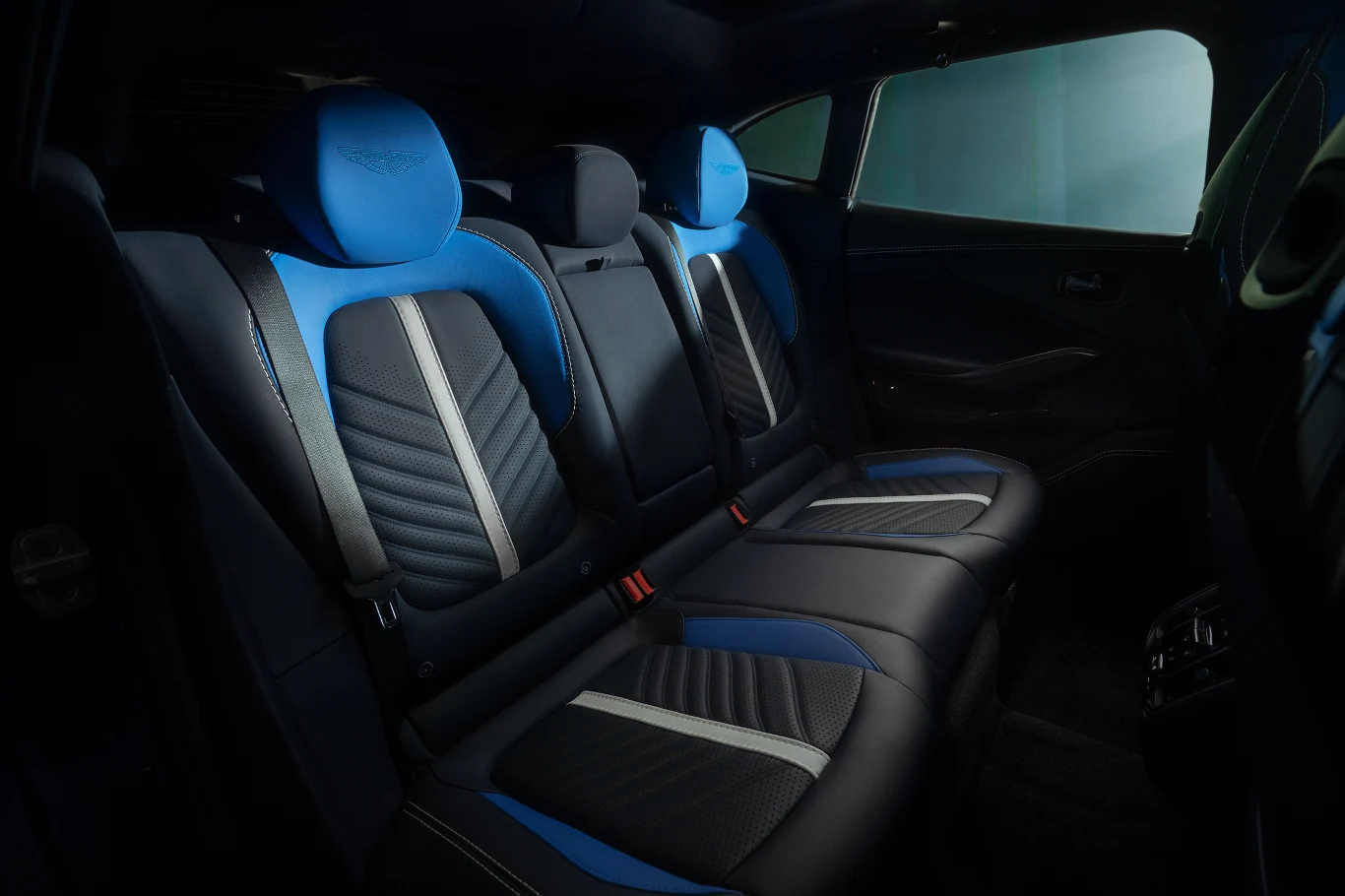 Aston Martin DBX Aston Martin DBX