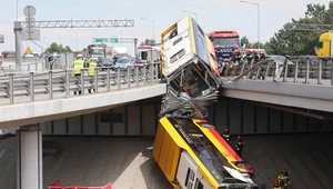 Rusza proces kierowcy autobusu, który spadł z wiaduktu w Warszawie