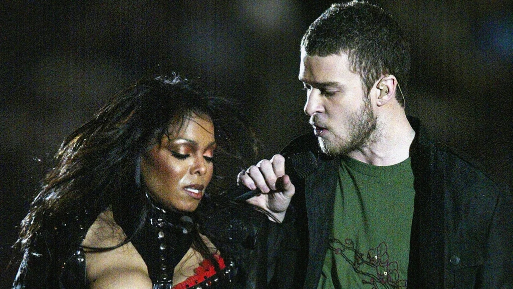 Janet Jackson i Justin Timberlake podczas koncertu w przerwie Super Bowl w 2004 roku