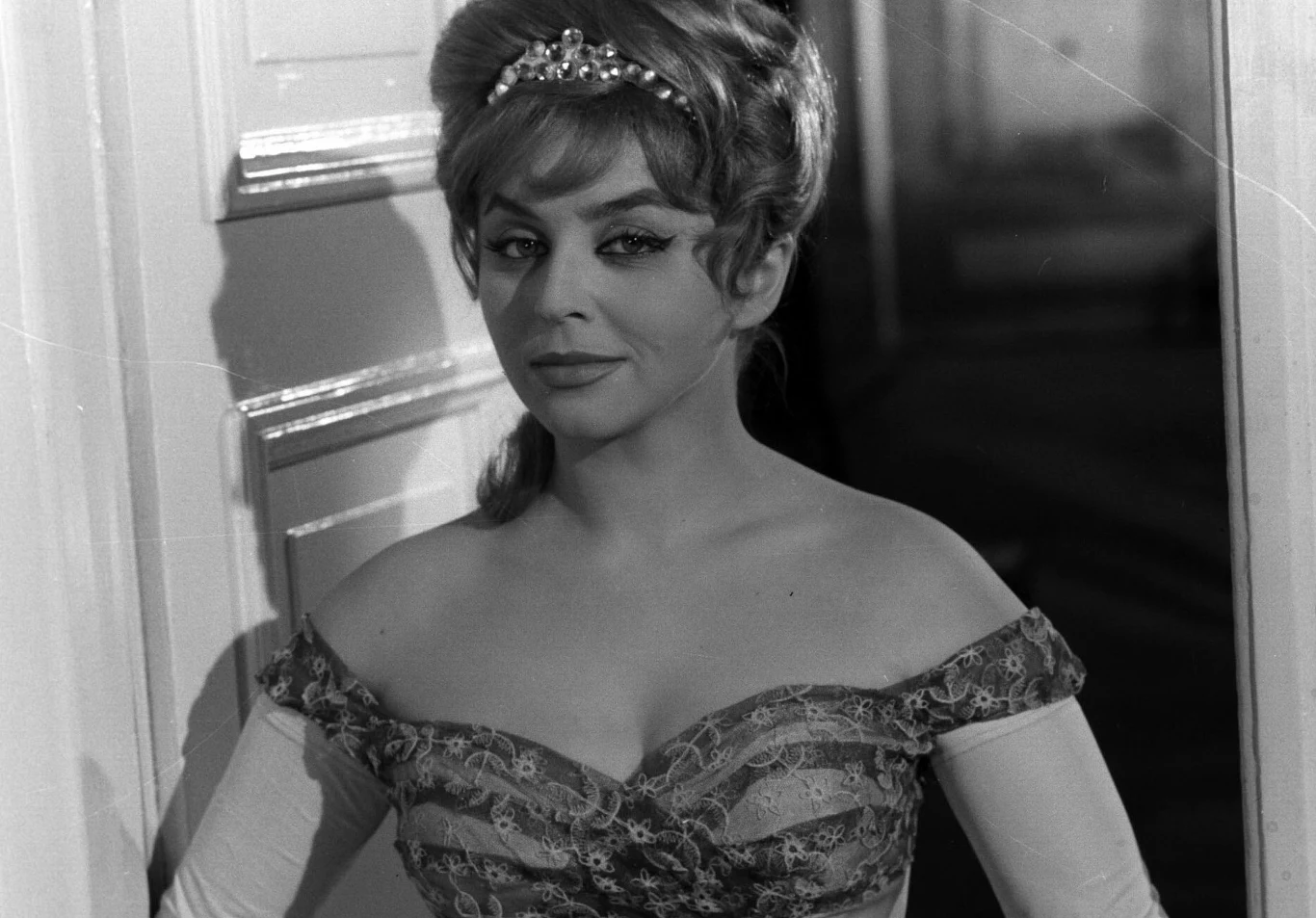 Kalina Jędrusik w filmie "Spóźnieni przechodnie" Kalina Jędrusik w filmie "Spóźnieni przechodnie"