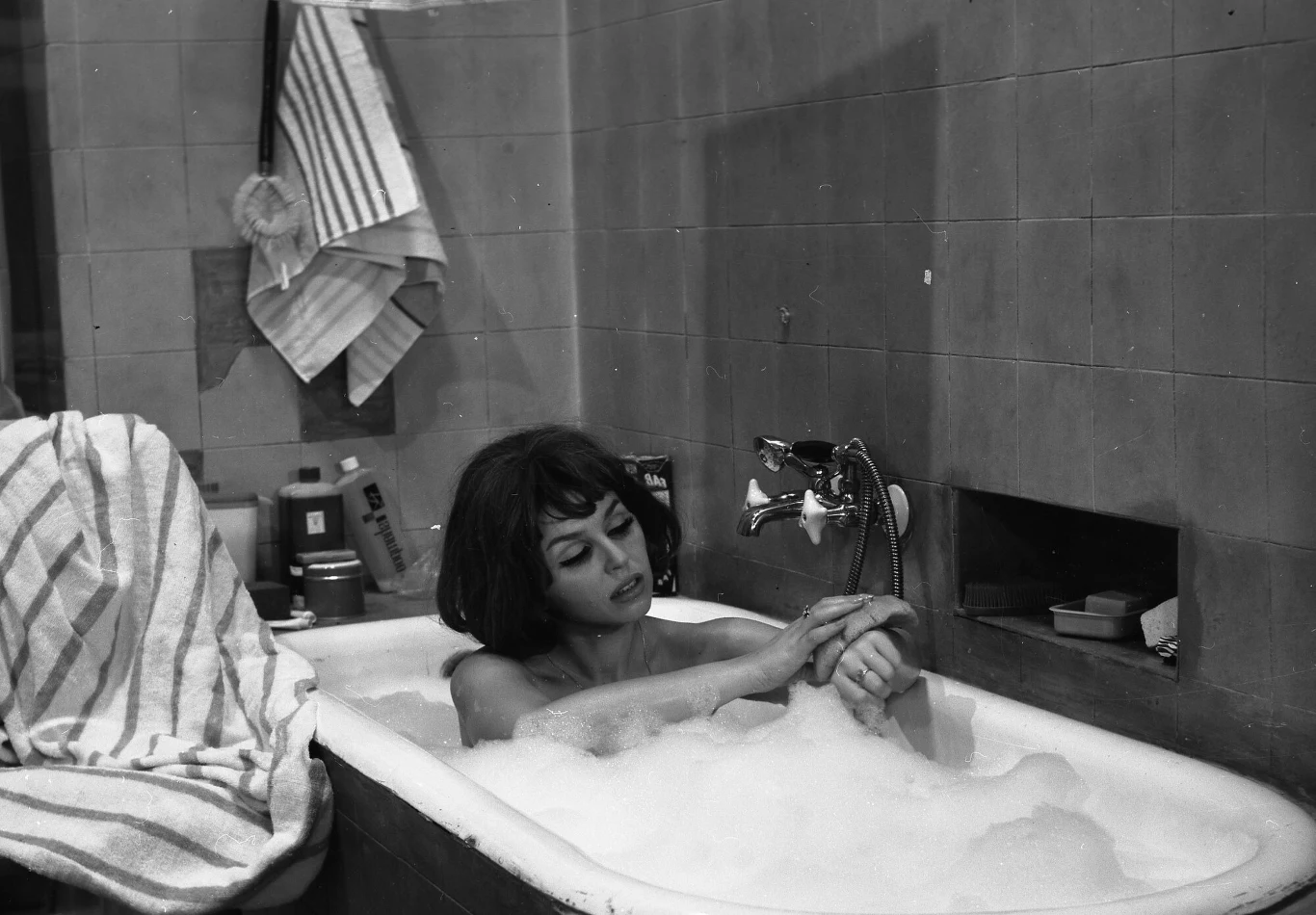 Kalina Jędrusik w filmie "Lekarstwo na miłość" Kalina Jędrusik w filmie "Lekarstwo na miłość"