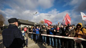 Strajkujący pracownicy firmy Solaris Bus & Coch 
