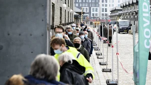 Kolejka przed punktem szczepień w Kopenhadze