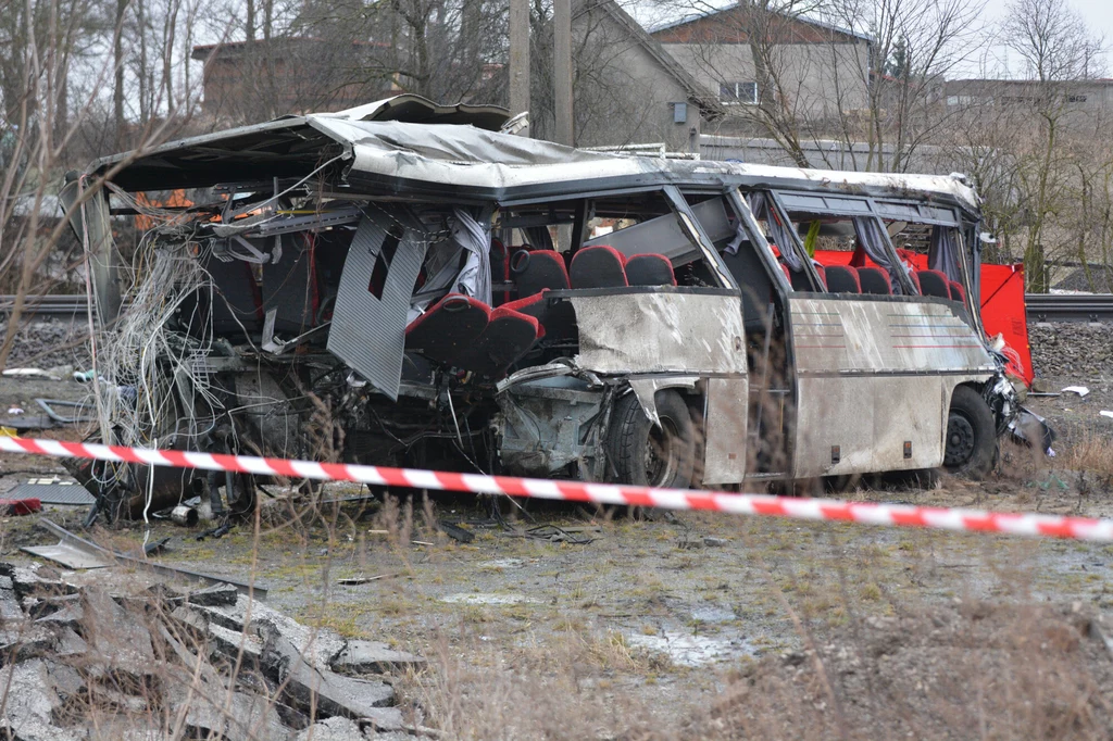Autobus szkolny zderzył się z pociągiem w Warlubiu Autobus szkolny zderzył się z pociągiem w Warlubiu