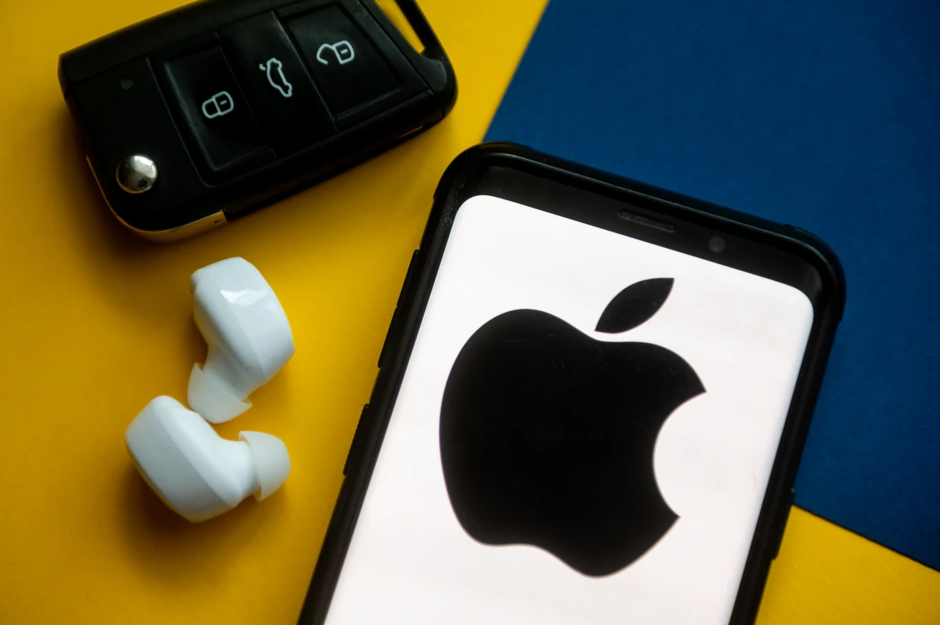 Apple opatentował szyberdach ze zmienną przepuszczalnością świata Apple opatentował szyberdach ze zmienną przepuszczalnością świata