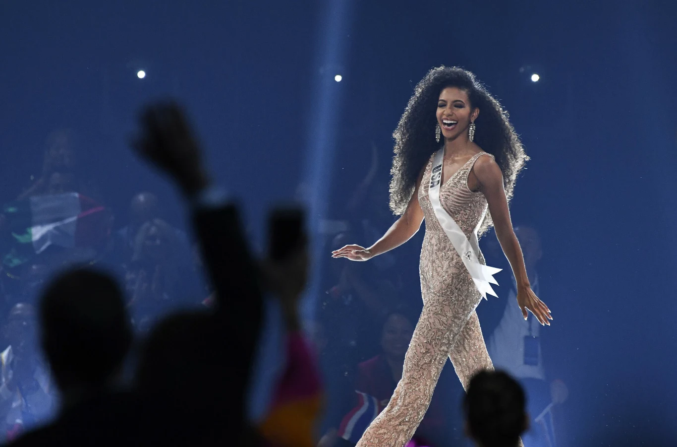 Cheslie Kryst w 2019 roku zdobyła tytuł Miss USA Cheslie Kryst w 2019 roku zdobyła tytuł Miss USA