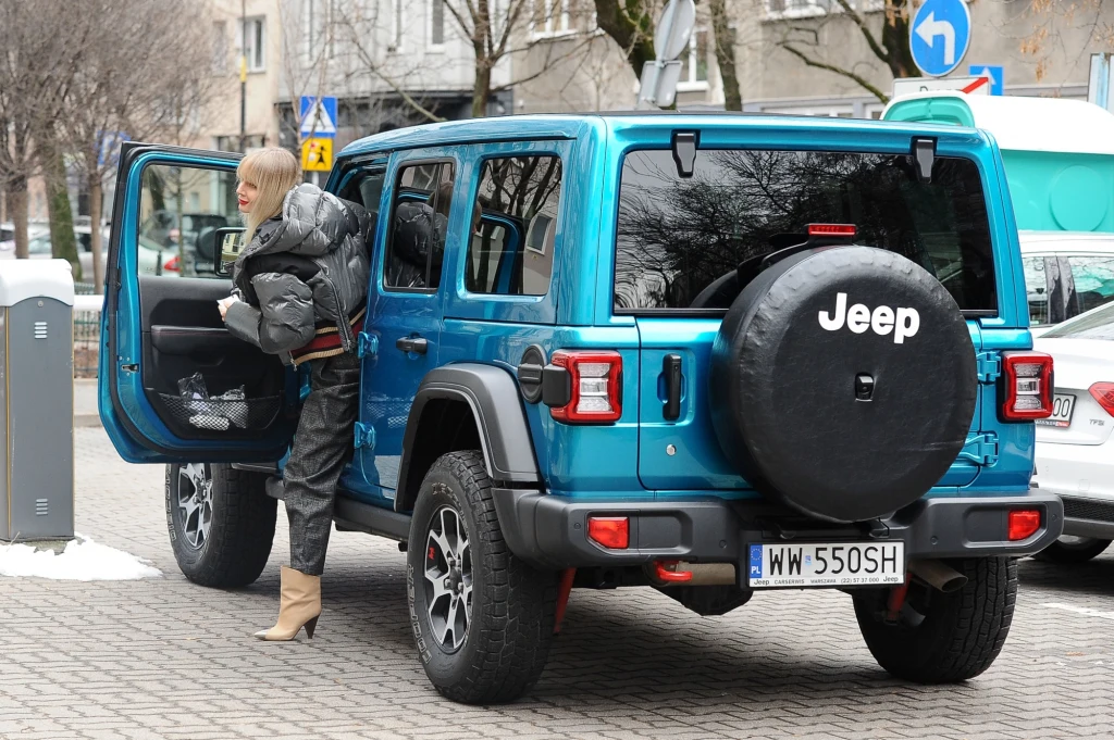 Agnieszka Woźniak-Starak ma słabość do drogich ubrań i samochodów