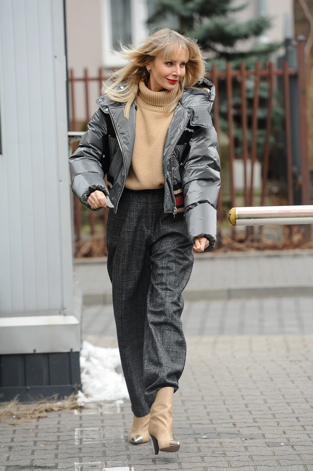 Agnieszka Woźniak-Starak rzadko pojawia się dwa razy w tej samej stylizacji