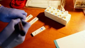 Eksperci szacują, że dziennie może zakażać się w ostatnich dniach nawet 600 tys. osób