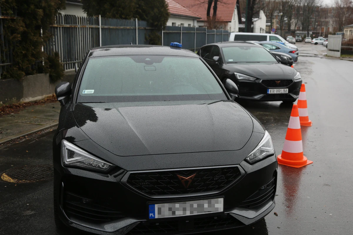 Policyjna Cupra Leon