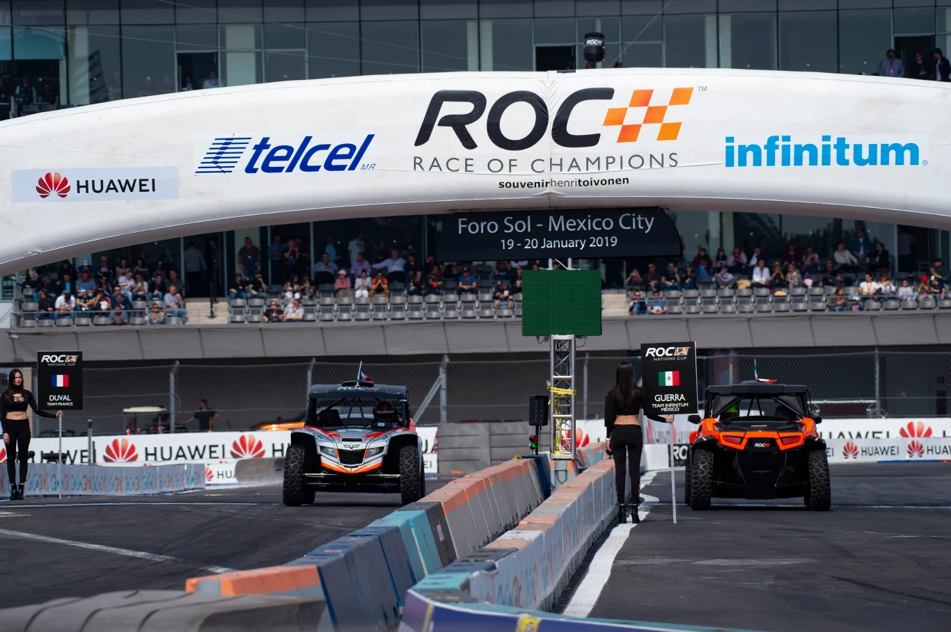 W Race of Champions kierowcy startują równolegle przeróżnymi samochodami sportowymi W Race of Champions kierowcy startują równolegle przeróżnymi samochodami sportowymi