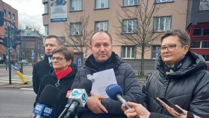 Posłowie KO przed krakowskim kuratorium (fot. Interia)