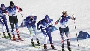 Skiathlon kobiet podczas igrzysk olimpijskich w Pekinie. Na prowadzeniu Therese Johaug