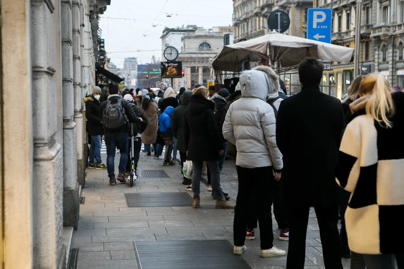 Kolejka po szybkie testy w Mediolanie Kolejka po szybkie testy w Mediolanie