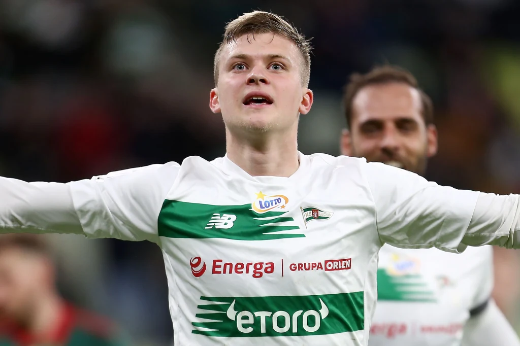 Jakub Kałuziński z Lechii Gdańsk zdobył pierwszą bramkę w ekstraklasowej karierze Jakub Kałuziński z Lechii Gdańsk zdobył pierwszą bramkę w ekstraklasowej karierze