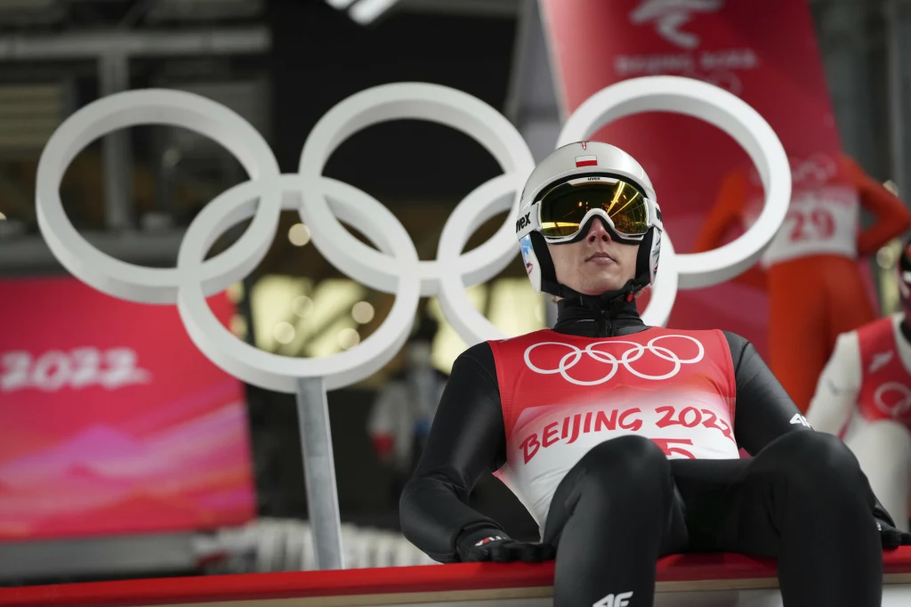 Pekin 2022. Skoki narciarskie. Dawid Kubacki zdobywcą pierwszego medalu dla Polski na zimowych igrzyskach!