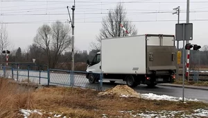 Na jednym z przejazdów w podkieleckiej gminie Piekoszów kierowca busa omal nie złamał zapory. Dostał 2100 zł mandatu