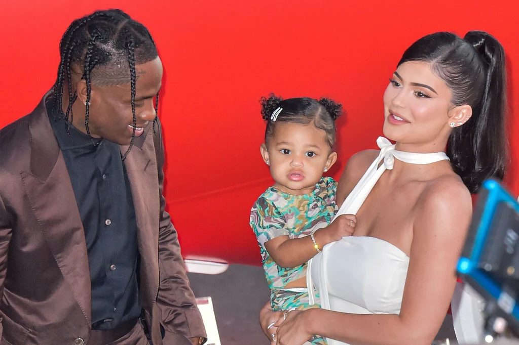 Kylie Jenner i Travis Scott ze swoją pierwszą córką Stormi 