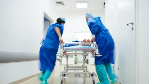 Wiele osób z problemami zdrowotnymi obawia się leczenia w szpitalu w związku z pandemią COVID-19. Prowadzi to do rozwoju chorób i niebezpiecznych powikłań